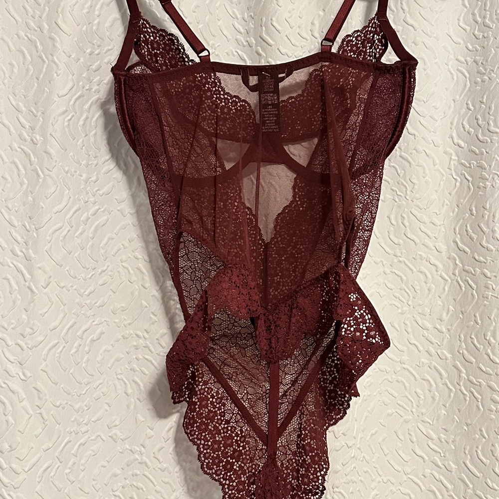VS Embroidered Cutout Teddy - Picture 7 of 8